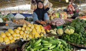 Harga sayuran di Pasar Soreang Kabupaten Bandung alami kenaikan sigifikan akibat faktor cuaca dan kemarau panjang. Agi/Jabar Ekspres.