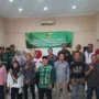 Para Cakades, anggota BPD dan P2KD dari 3 desa di Kecamatan Rancaekek, Kabupaten Banung yang melaksanakan Pilkades serentak saat foto bersama deklarasi damai. (Yanuar/Jabar Ekspres)