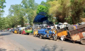 Berdampingan dengan TPS, Warga dan Pedagang Keluhkan Tumpukan Sampah