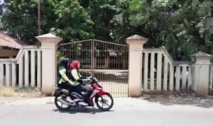 Ketua KPRI Sambada Solokanjeruk Bandung Jadi Tersangka Kasus Korupsi Kondisi Kantor KPRI Sembada Solokanjeruk, Kabupaten Bandung sepi dan gerbang digembok usai ketua koperasi HS ditetapkan jadi tersangka korupsi. (Yanuar/Jabar Ekspres)
