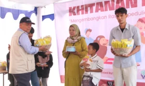 Peringati Sumpah Pemuda, Kartar Bestari RW 13 Pasir Layung Sukses Gelar Khitan Massal PEDULI : Penutupan kegiatan khitan masal oleh Karang Taruna Bestari RW 13 Pasir Layung, Cibeunying Kidul Kota Bandung, Sabtu (28/10)