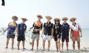 Sebelum Turun di Lintasan Sirkuit Mandalika, Pembalap MotoGP Bersih-bersih Pantai