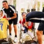 Cristiano Ronaldo yang Terancam Dicambuk karena peluk pelukis asal Iran. (instagram @fatemehamami)