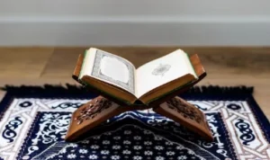 ILSUTRASI: Amalan Malam Jumat (freepik)