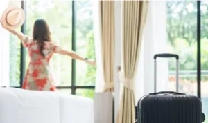 Ilustrasi: liburan staycation di hotel. (freepik)