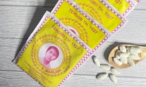 Cara Menghilangkan Jerawat dengan Masker Saripohatji dan Madu, Gampang dan Murah CAra menghilangkan jerawat dengan masker Saripohatji dan madu.