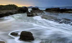 Pesona Pantai Eksotik Terdekat di Kabupaten Garut