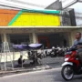 Pembangunan Minimarket Yomart di Jalan Padasuka Kota Bandung sampai saat ini masih terus berlanjut. Padahal sebelumnya bangunan telah disegel