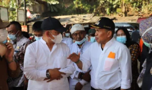 Pj Bupati Bandung Barat Arsan Latif, intruksikan 3 OPD awasi pedagang di lingkup sekolah pada Minggu, 1 Oktober 2024. Jabar Ekpres/Suwitno.