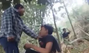 Potongan video perundungan di Desa Cigugur, Kabupaten Kuningan, Jawa Barat.