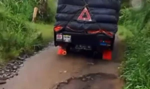 Warga Desa Karyamukti Ancam Golput di Pemilu 2024 Jika Jalan Rusak Belum Diperbaiki