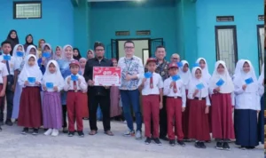 Peringati HUT RI Ke-78 BRI Berikan Beasiswa Kepada 1.800 Anak Berprestasi Desa BRILian di Indonesia BRI Berikan Beasiswa Kepada 1.800 Anak Berprestasi Desa BRILian di Indonesia