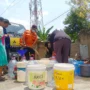 Doc. Pembagian Air Bersih oleh BPBD Kota Cimahi di Kelurahan Citeureup, Cimahi Utara (Foto. Kedaruratan dan Logistik BPBD Kota Cimahi)