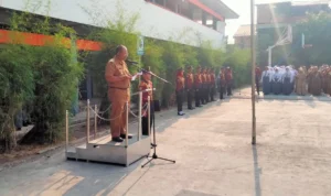 Doc. Pj Wali Kota Cimahi saat memberi sambutan di SMKN 1 Cimahi (Firman)