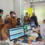 Pj Bupati Sumedang, Herman Suryatman lakukan pengecekan di IGD RSUD Kabupaten Sumedang seusai aple pagi, Senin 9 Oktober 2023.
