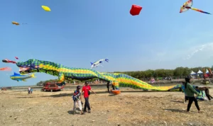 Festival Layang-layang Iternasional di Desa Munjupesisir, Kabupaten Cirebon.