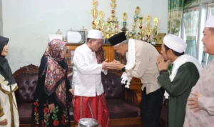 Adi Prayitno Sebut Ganjar Dapat Dukungan Signifikan dari Ajengan di Jawa Barat Adi Prayitno Sebut Ganjar Dapat Dukungan Signifikan dari Ajengan
