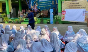 KPAID Kabupaten Cirebon Terima 7 Laporan Kasus Perundungan Ketua KPAID Kabupaten Cirebon, Fifi Sofiyah sosialisasi anti bulying di SMPN 10 Kota Cirebon.