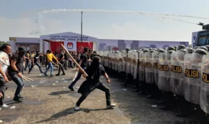 Parade Pasukan hingga Simulasi Penyelamatan Ketua KPU yang Disandra, Pastikan Kesiapan Polda Jabar Amankan Pemilu 2024 Pastikan Kesiapan Polda Jabar Amankan Pemilu 2024