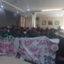 Demo yang dilakukan oleh koalisi aksi mahasiswa (KAM) di Kantor Dinas Kesehatan Kabupaten Sumedang, Kamis 12 Oktober 2023.