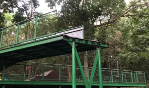 Kondisi Jembatan Sky Walk Baksil yang Tak Kunjung Rampung Buat Pengunjung Risih