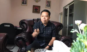 Wakil Ketua DPRD Kota Banjar Tri Pamuji Rudianto saat ditemui di ruang kerjanya baru-baru ini. (Cecep Herdi/Jabar Ekspres)
