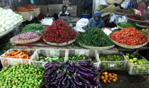 Pedagang bahan pangan di Pasar Induk Gedebage, Kota Bandung. (Pandu Muslim/Jabar Ekspres)