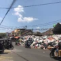 Menumpuk dan Menutupi Ruas Jalan, Begini Kondisi TPS Cikutra...