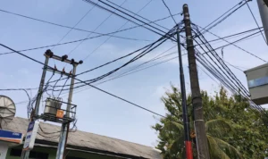 Soroti Semrawut Kabel di Depok, DPRD: Dipindah Ke Bawah Tanah Kabel Utilitas yang terkesan semrawut di Kota Depok. Rubiakto Jabarekspres