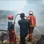 Rumah milik seorang lansia di Dusun Cihanyir, Desa Sukaluyu, Kecamatan Ganeas, Sumedang, ludes terbakar, Selasa 17 Oktober 2023 siang.(Dedi suhandi/Jabar Ekspres)
