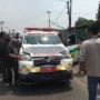 Ditinggal Isi E-toll, Mobil Ambulance di Bogor Rusak Dikendarai ODGJ Ditinggal Isi E-toll, Mobil Ambulance di Bogor Rusak Dikendarai ODGJ