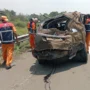 Petugas saat evakuasi mobil Pajero di Tol Bocimi.