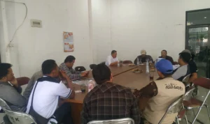 Kelompok yang terhimpun dalam aksi Sukabumi bela Palestina saat melakukan koordinasi aksi (Foto: Riki/Jabar Ekspres)