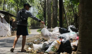 Imbau Kurangi Timbulan Limbah, Camat Rancaekek Bandung Sarankan Warga Pilah Sampah Secara Mandiri Imbau Kurangi Timbulan Limbah, Camat Rancaekek Bandung Sarankan Warga Pilah Sampah Secara Mandiri