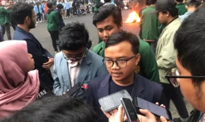 Aliansi Mahasiswa Tuntut Isu Agraria, HAM, hingga Politik Dinasti di Depan Gedung DPRD