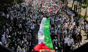Call to Free Palestine Reverberates in Front of Merdeka Building