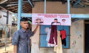 Deklarasikan Gibran Jadi Pasangan Prabowo, Warga Kabupaten Bergerak Dukung Penuh dengan Pasang Banner di Setiap Rumah.