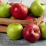Ketahui Perbedaan di Antara Apel Merah dengan Jenis Warna Lain