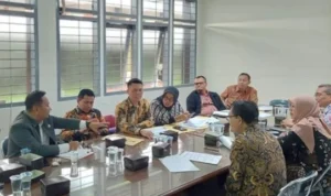 ILUSTRASI : Jajaran Komisioner KPU Jabar saat rapat evaluasi anggaran (istimewa)