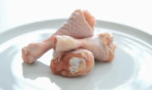 Pastikan Dimasak Merata, Ini Bahaya Konsumsi Daging Ayam Mentah!