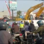 Ada proyek pengerjaan jembatan, Jalan Sawangan Macet Total. Rubiakto/JE
