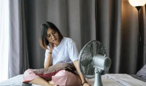Sering Gunakan Kipas Angin? Ketahui Apa Bahayanya Bagi Kesehatan