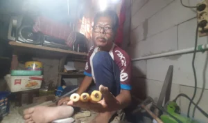 Pengrajin Seni Sulap Tulang Kaki Sapi jadi Karya Bernilai
