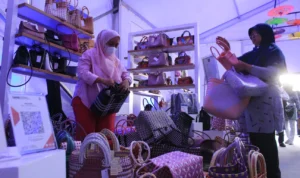 Ekonomi Jabar Sedang Tidak Baik-Baik Saja, Masyarakat Terjerat Pinjol dan Berdampak pada Perceraian
