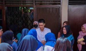 Ketua DPD Partai Amanat Nasional (PAN) Kota Bandung, Muhammad Rasyid Rajasa saat melakukan kunjungan ke RW 10 Kelurahan Batununggal, Kecamatan Bandung Kidul, Kota Bandung, Senin 16 Oktober 2023.