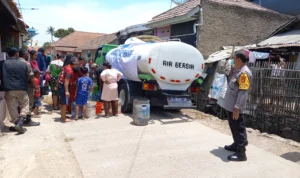Warga Desa Haurpugur Terdampak Kekeringan, BPBD Kabupaten Bandung Sudah 3 Hari Kirim Bantuan Air