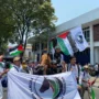 Orator berseru dalam Aksi Jawa Barat Dukung Palestina di tengah lautan massa yang tengah melaksanakan longmarch dari kawasan Gedung Sate hingga Gedung Merdeka. Ada sekira 25 kuda yang mengiringi mereka.