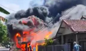 Ledakan Pom Mini di Paniis Sumedang, Dua Ruko Hangus Terbakar!