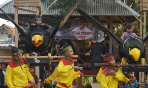 Pergelaran seni budaya Sunda di Desa Cinunuk, Kecamatan Cileunyi, Kabupaten Bandung, Jawa Barat, Minggu 8 Oktober 2023.