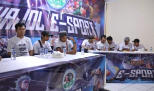 Jaga Kesolidan dan Kekompakan Driver Ojol, Ojol Ganjar Adakan Turnamen Mobile Legends Komunitas Ojol Ganjar mengadakan turnamen Mobile Legends untuk menjaga kesolidan dan kekompakan Driver Ojol di Jalan Mandor Besar, Kelurahan Rangkapan Jaya, Kecamatan Pancoran Mas, Kota Depok, Rabu (11/10).